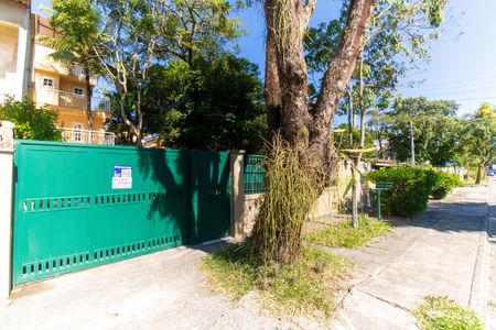 Casa à venda com 360m², 5 quartos e 3 vagas Casa à venda com 360m², 5 quartos e 3 vagasFachada