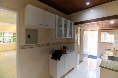 Casa à venda com 360m², 5 quartos e 3 vagas Casa à venda com 360m², 5 quartos e 3 vagasCozinha