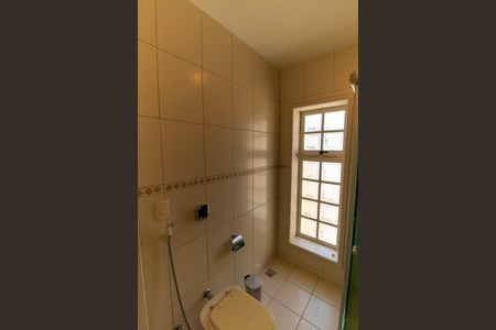 Casa à venda com 360m², 5 quartos e 3 vagas Casa à venda com 360m², 5 quartos e 3 vagasBanheiro da Suíte 1