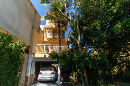 Casa à venda com 360m², 5 quartos e 3 vagas Casa à venda com 360m², 5 quartos e 3 vagasÁrea externa