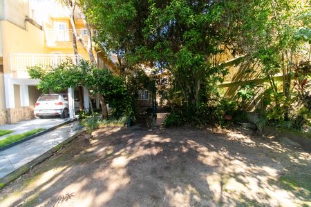 Casa à venda com 360m², 5 quartos e 3 vagas Casa à venda com 360m², 5 quartos e 3 vagasÁrea externa