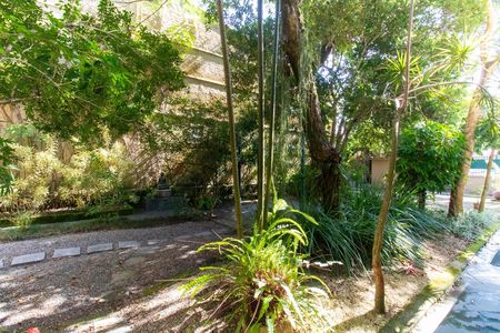 Casa à venda com 360m², 5 quartos e 3 vagas Casa à venda com 360m², 5 quartos e 3 vagasÁrea externa