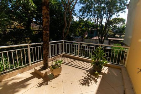 Casa à venda com 360m², 5 quartos e 3 vagas Casa à venda com 360m², 5 quartos e 3 vagasVaranda do Quarto 4