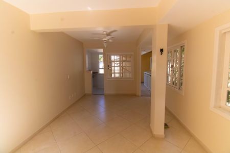 Casa à venda com 360m², 5 quartos e 3 vagas Casa à venda com 360m², 5 quartos e 3 vagasQuarto 4