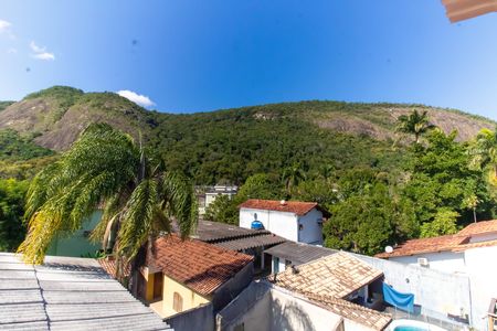 Casa à venda com 360m², 5 quartos e 3 vagas Casa à venda com 360m², 5 quartos e 3 vagasVista
