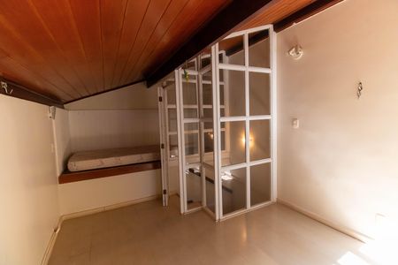 Casa à venda com 360m², 5 quartos e 3 vagas Casa à venda com 360m², 5 quartos e 3 vagasQuarto 2