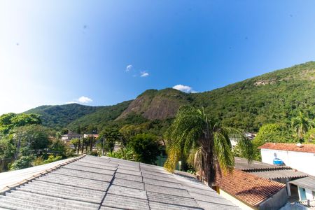 Casa à venda com 360m², 5 quartos e 3 vagas Casa à venda com 360m², 5 quartos e 3 vagasVista
