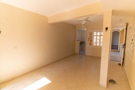Casa à venda com 360m², 5 quartos e 3 vagas Casa à venda com 360m², 5 quartos e 3 vagasQuarto 4