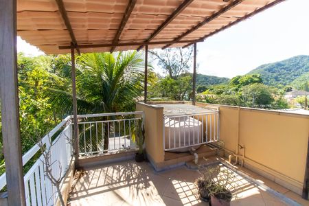 Casa à venda com 360m², 5 quartos e 3 vagas Casa à venda com 360m², 5 quartos e 3 vagasTerraço