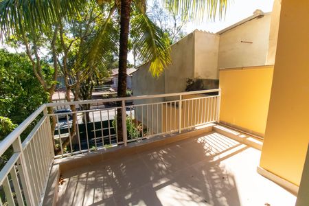 Casa à venda com 360m², 5 quartos e 3 vagas Casa à venda com 360m², 5 quartos e 3 vagasVaranda