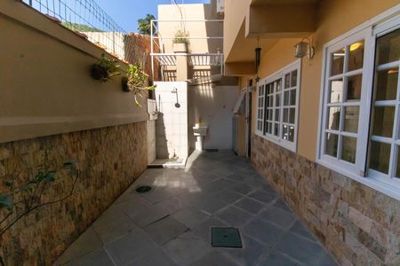 Casa à venda com 360m², 5 quartos e 3 vagas Casa à venda com 360m², 5 quartos e 3 vagasÁrea de Serviço