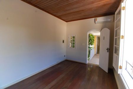 Casa à venda com 360m², 5 quartos e 3 vagas Casa à venda com 360m², 5 quartos e 3 vagasSuíte 1