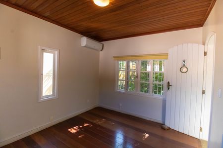 Casa à venda com 360m², 5 quartos e 3 vagas Casa à venda com 360m², 5 quartos e 3 vagasQuarto 3