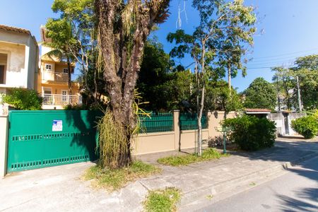 Casa à venda com 360m², 5 quartos e 3 vagas Casa à venda com 360m², 5 quartos e 3 vagasFachada