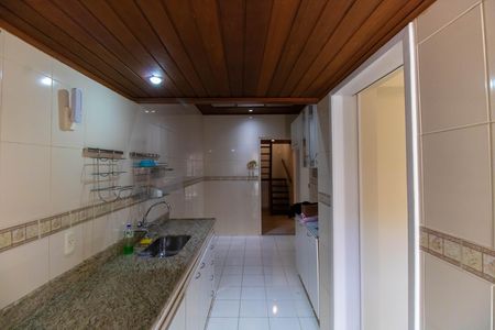 Casa à venda com 360m², 5 quartos e 3 vagas Casa à venda com 360m², 5 quartos e 3 vagasCozinha