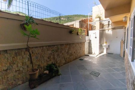 Casa à venda com 360m², 5 quartos e 3 vagas Casa à venda com 360m², 5 quartos e 3 vagasÁrea de Serviço