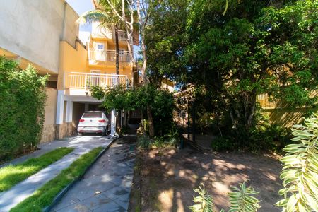 Casa à venda com 360m², 5 quartos e 3 vagas Casa à venda com 360m², 5 quartos e 3 vagasÁrea externa