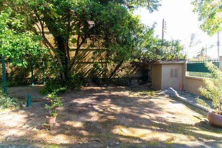Casa à venda com 360m², 5 quartos e 3 vagas Casa à venda com 360m², 5 quartos e 3 vagasÁrea externa
