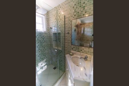 Casa à venda com 360m², 5 quartos e 3 vagas Casa à venda com 360m², 5 quartos e 3 vagasBanheiro da Suíte 2