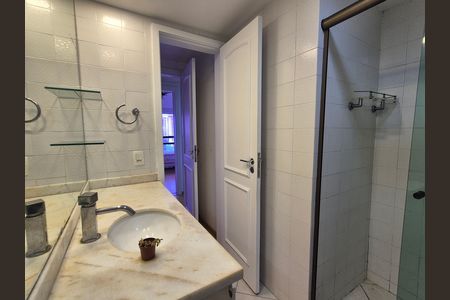 Apartamento para alugar com 182m², 5 quartos e 2 vagas Apartamento para alugar com 182m², 5 quartos e 2 vagasBanheiro da Suíte 2