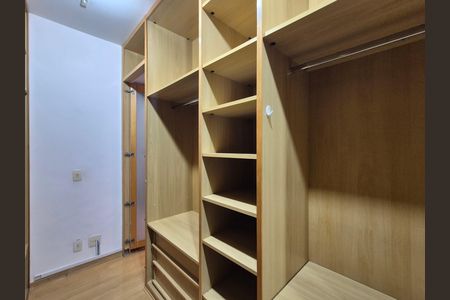 Apartamento para alugar com 182m², 5 quartos e 2 vagas Apartamento para alugar com 182m², 5 quartos e 2 vagasCloset da Suíte 2