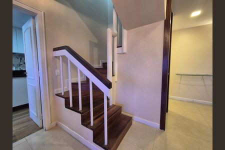 Apartamento para alugar com 182m², 5 quartos e 2 vagas Apartamento para alugar com 182m², 5 quartos e 2 vagasCorredor