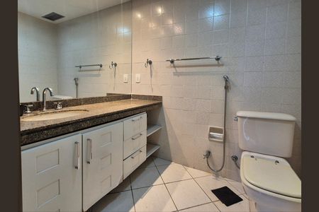 Apartamento para alugar com 182m², 5 quartos e 2 vagas Apartamento para alugar com 182m², 5 quartos e 2 vagasBanheiro da Suíte