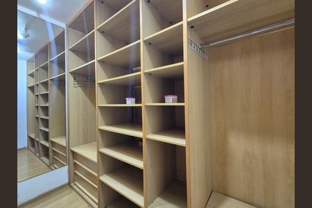Apartamento para alugar com 182m², 5 quartos e 2 vagas Apartamento para alugar com 182m², 5 quartos e 2 vagasCloset da Suíte 2