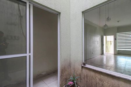 Casa à venda com 150m², 3 quartos e 2 vagas Casa à venda com 150m², 3 quartos e 2 vagasJardim de Inverno