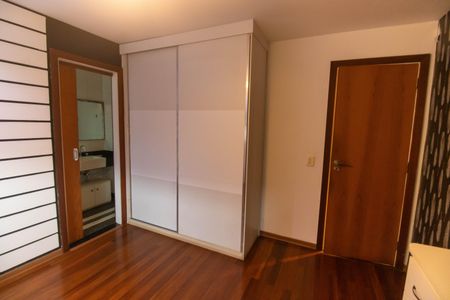 Apartamento à venda com 138m², 3 quartos e 2 vagasSuíte 1