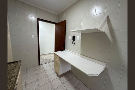 Cozinha de apartamento para alugar com 1 quarto, 48m² em Itararé, São Vicente