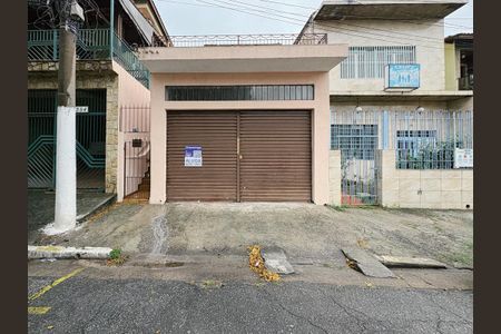 Casa para alugar com 200m², 3 quartos e 3 vagas Casa para alugar com 200m², 3 quartos e 3 vagasFachada