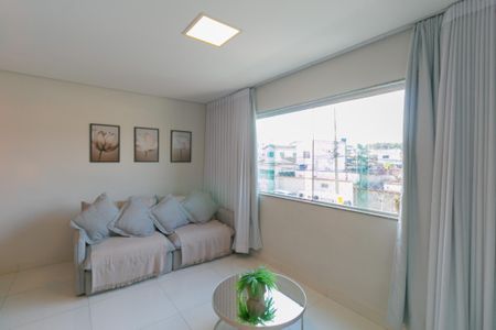 Sala de casa à venda com 3 quartos, 182m² em Santa Terezinha, Belo Horizonte