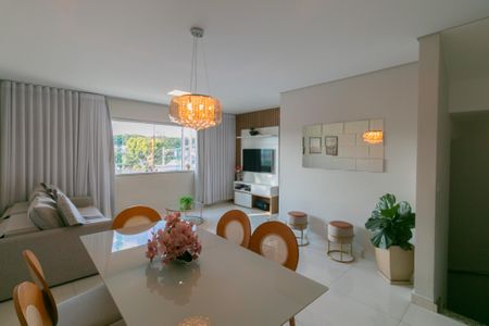 Sala de casa à venda com 3 quartos, 182m² em Santa Terezinha, Belo Horizonte