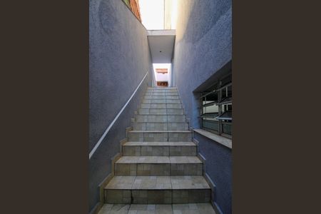 Casa à venda com 100m², 2 quartos e 2 vagasEscada Acesso 