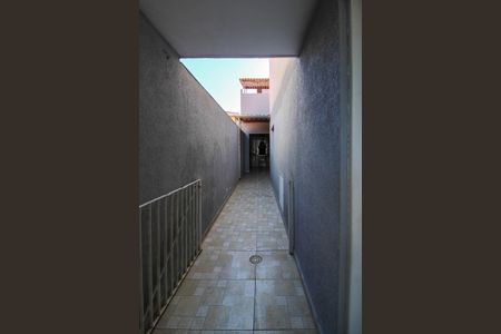 Casa à venda com 100m², 2 quartos e 2 vagasCorredor 