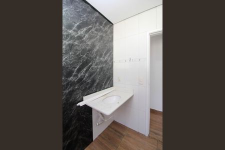 Casa à venda com 100m², 2 quartos e 2 vagasBanheiro social