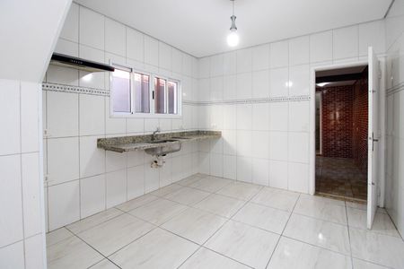 Casa à venda com 100m², 2 quartos e 2 vagasCozinha 