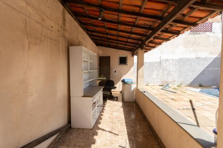 Casa à venda com 230m², 3 quartos e 2 vagasÁrea de Serviço