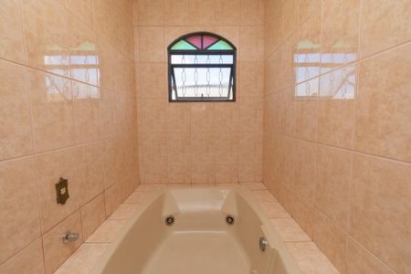 Casa à venda com 230m², 3 quartos e 2 vagasBanheiro da Suíte 1