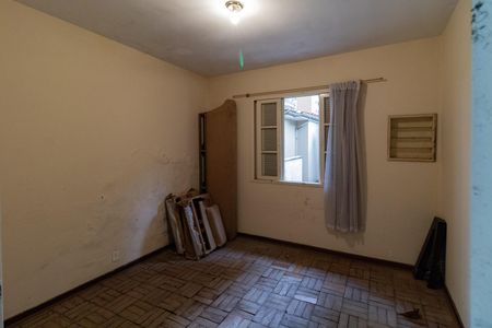Casa à venda com 256m², 4 quartos e 5 vagasEdícula 