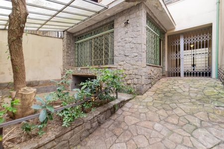 Casa à venda com 256m², 4 quartos e 5 vagasFachada
