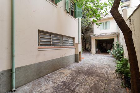 Casa à venda com 256m², 4 quartos e 5 vagasQuintal