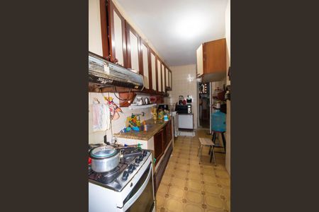 Casa de condomínio à venda com 200m², 3 quartos e sem vaga