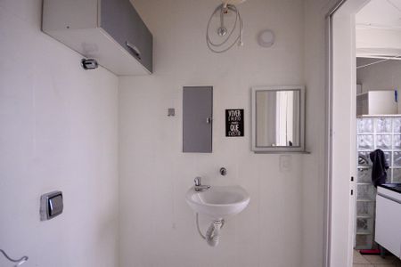 Banheiro da Suite/Banheiro da Área de Serviço de apartamento à venda com 2 quartos, 76m² em Vila Brasilio Machado, São Paulo