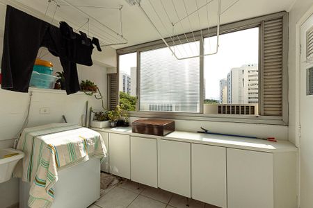 Apartamento à venda com 138m², 3 quartos e 1 vaga Apartamento à venda com 138m², 3 quartos e 1 vagaÁrea de Serviço