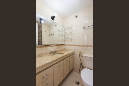 Apartamento à venda com 72m², 3 quartos e 2 vagas Apartamento à venda com 72m², 3 quartos e 2 vagasBanheiro da Suíte