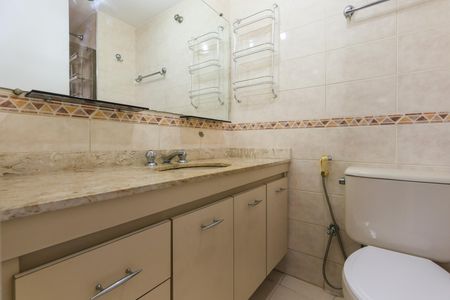 Apartamento à venda com 72m², 3 quartos e 2 vagas Apartamento à venda com 72m², 3 quartos e 2 vagasBanheiro da Suíte