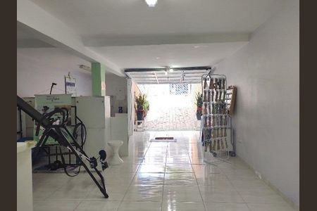 Casa à venda com 4 quartos, 240m² em Jardim Peri Peri, São Paulo