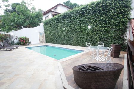 Casa para alugar com 351m², 5 quartos e 3 vagasPiscina